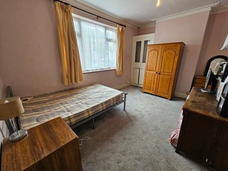 6 Bed Student Accommodation - Photo 4