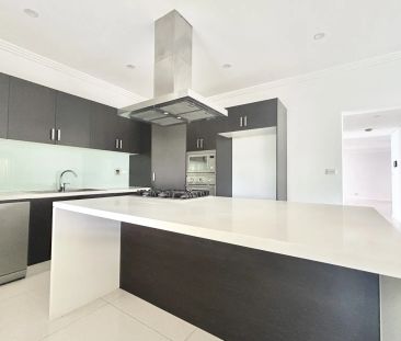 Spacious family home in prime Strathfield South location - Photo 1