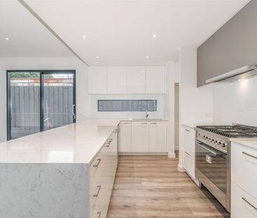 5B Lord Street, McKinnon VIC 3204 - Townhouse For Rent | Domain - Photo 3