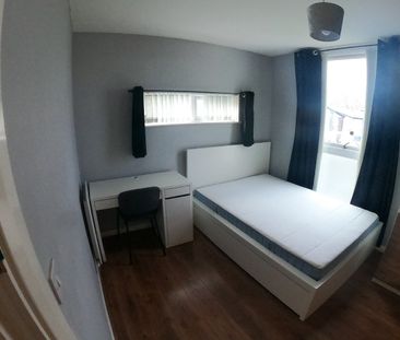 Room in a Shared House, Paxton Place, M11 - Photo 4