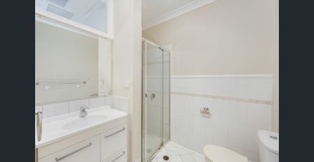 Charming Inner-City Terrace with Character & Space - Photo 3