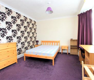 4 bedroom semi-detached house to rent - Photo 6