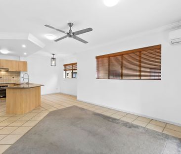 Bright & Breezy Coastal Living in Broadbeach! - Photo 1