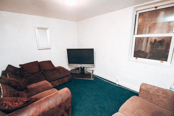 6 bedroom private hall to rent - Photo 1