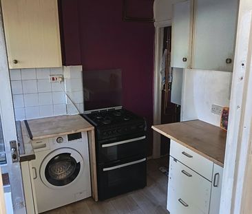 2 Bed Semi-Detached House, Dallow Road, LU1 - Photo 2