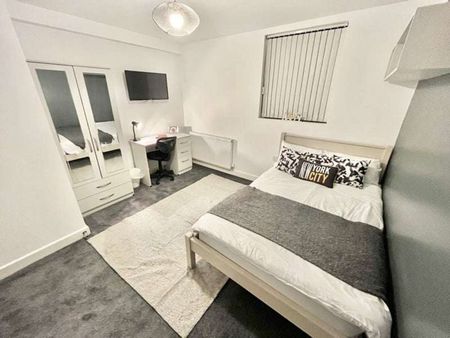 Grafton Street Room 1 - Photo 4
