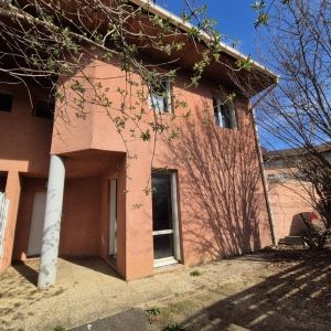 Location Appartement à ST JEAN DE BOURNAY - Photo 2
