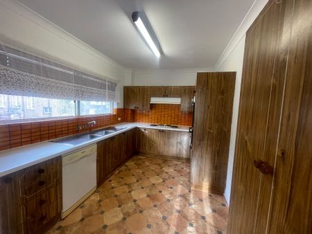 Spacious Two Bedroom Unit in Ryde - Photo 3