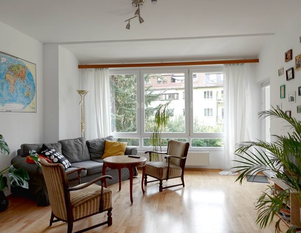 Sonnige & gut geschnittene 3-Zimmerwohnung in einer Stadtvilla - superzentrale Lage an der Leine - Photo 1