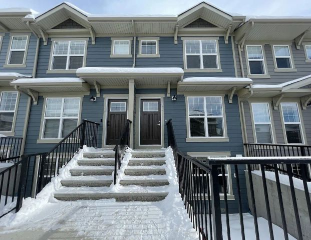 CRANSTONS RIVERSTONE is CALLING. 2Bedroom / 2 Bathroom Beauty — 2 Bedrooms Townhouse - Photo 1