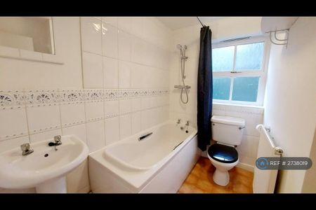 2 bedroom end of terrace house to rent - Photo 3
