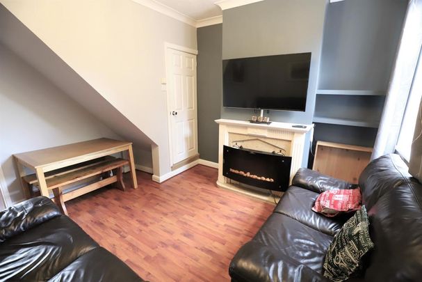 4 bedroom terraced house to rent - Photo 1