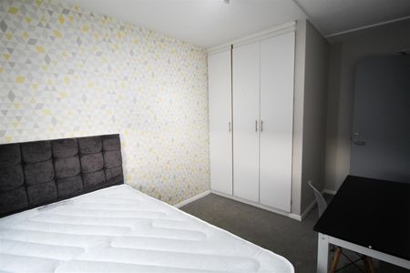 Westfield Court, Westfield Road, Hyde Park, LS3 1DL, Leeds - Photo 4