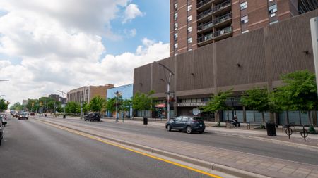 Ouellette Tower Apartments - Photo 4