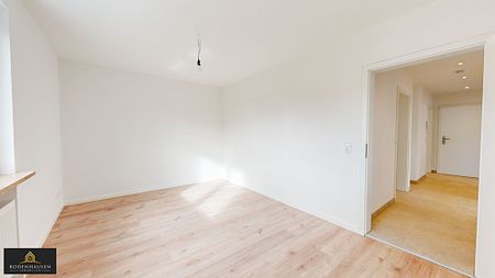 Komplett sanierte Wohnung mit großem Balkon und Einbauküche in absolut ruhiger Lage - Photo 2