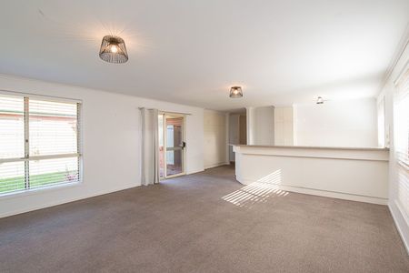 21 Camroc Avenue - Photo 3