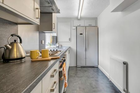 1 bedroom in a house share to rent - Photo 5