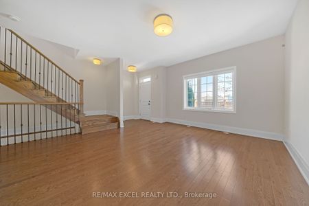 Condo Townhouse For Lease | N8141772 - Photo 2