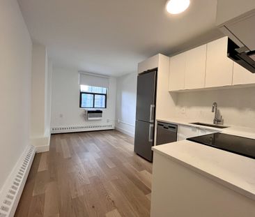 798 Richmond Street West - Photo 2