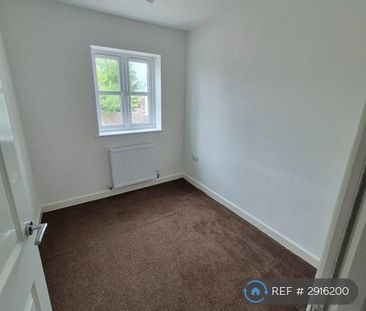 4 bedroom semi-detached house to rent - Photo 1