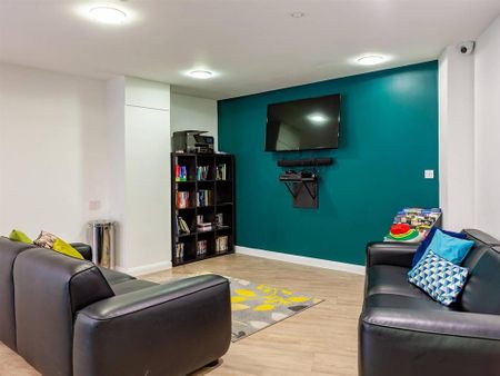 1 bedroom in a flat share to rent - Photo 5