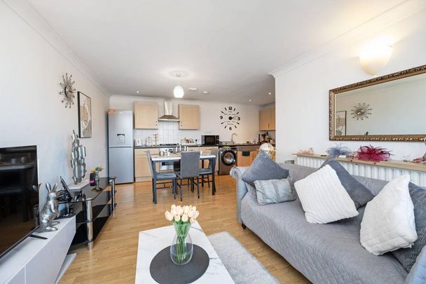 2 bedroom flat to rent - Photo 1