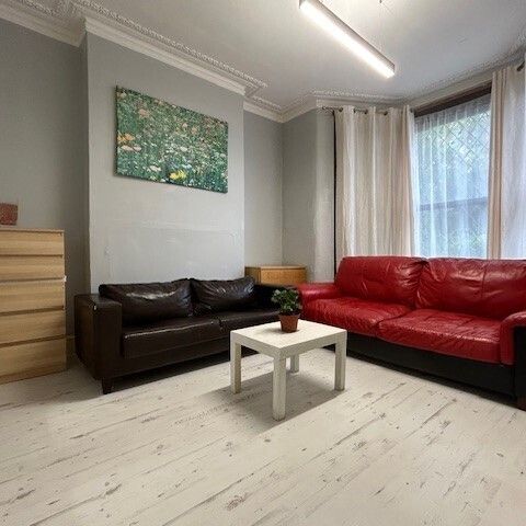 Endsleigh Gardens, Ilford - Photo 1