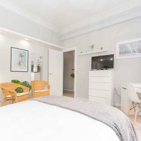 Carrer de Muntaner, Barcelona, Catalonia 08036 - Photo 3