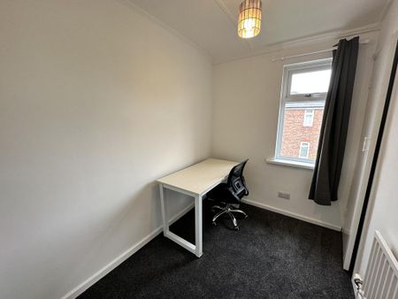 2 bedroom semi-detached house to rent - Photo 5