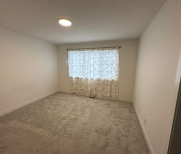 Modern 3 Bed, 2.5 Bath Townhouse in Sylvan Lake - Photo 6