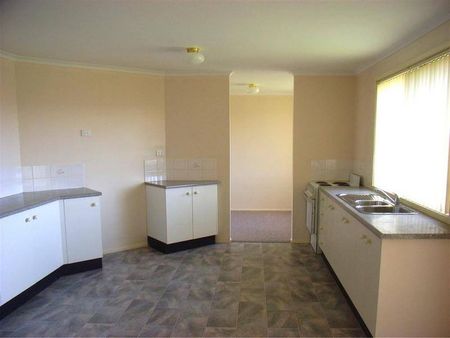 FAMILY HOME - ALBION PARK RAIL - Photo 4