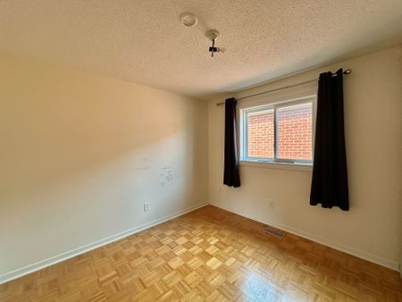 For Lease - 303 Riel Drive, Mississauga, Ontario - Photo 4