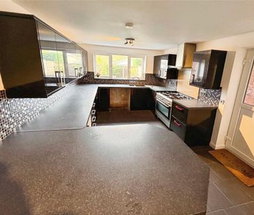 4 bedroom detached house to rent - Photo 4