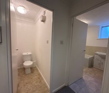 2 bedroom apartment to rent Cardinal Court, Grand Avenue, Worthing,... - Photo 6