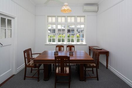 Charming Ascot Home - Photo 4