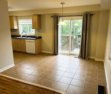For Lease - 872 Oaktree Crescent, Newmarket, Ontario - Photo 1