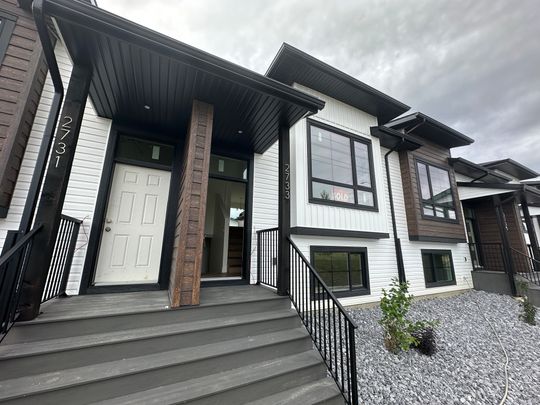New Build! 3 Bed, 2.5 bath Townhouse in Timberlands! - Photo 1