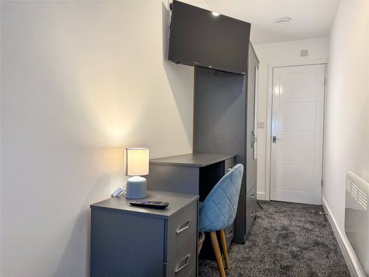 Room 4 - Photo 1