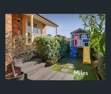 DELIGHTFUL FAMILY HOME - Photo 6
