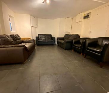 8 bedroom house share to rent - Photo 1