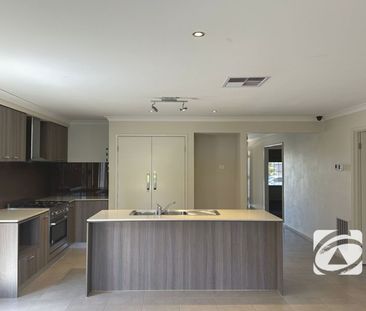 WELL-PRESENTED HOME IN OFFICER - Photo 5