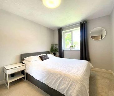 Masefield Gardens, Crowthorne, Berkshire, RG45 - Photo 1