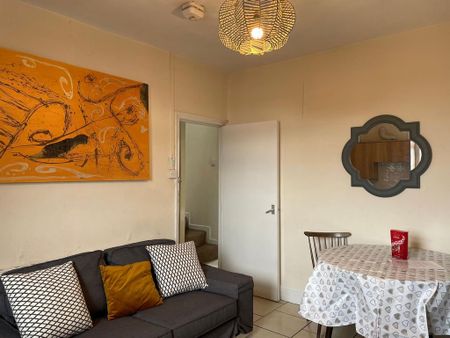 3 bedroom flat to rent - Photo 4