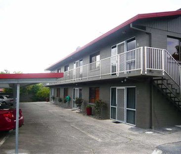 Spacious two bedroom flat, will be refreshed in between tenancies, ... - Photo 5