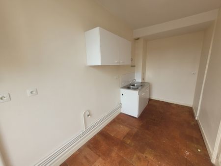 Location Appartement 3 pièces 52m² SABLE SUR SARTHE 72300 - Photo 4