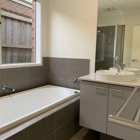 2/10 Sully Court, Diggers Rest, VIC 3427 - Photo 4
