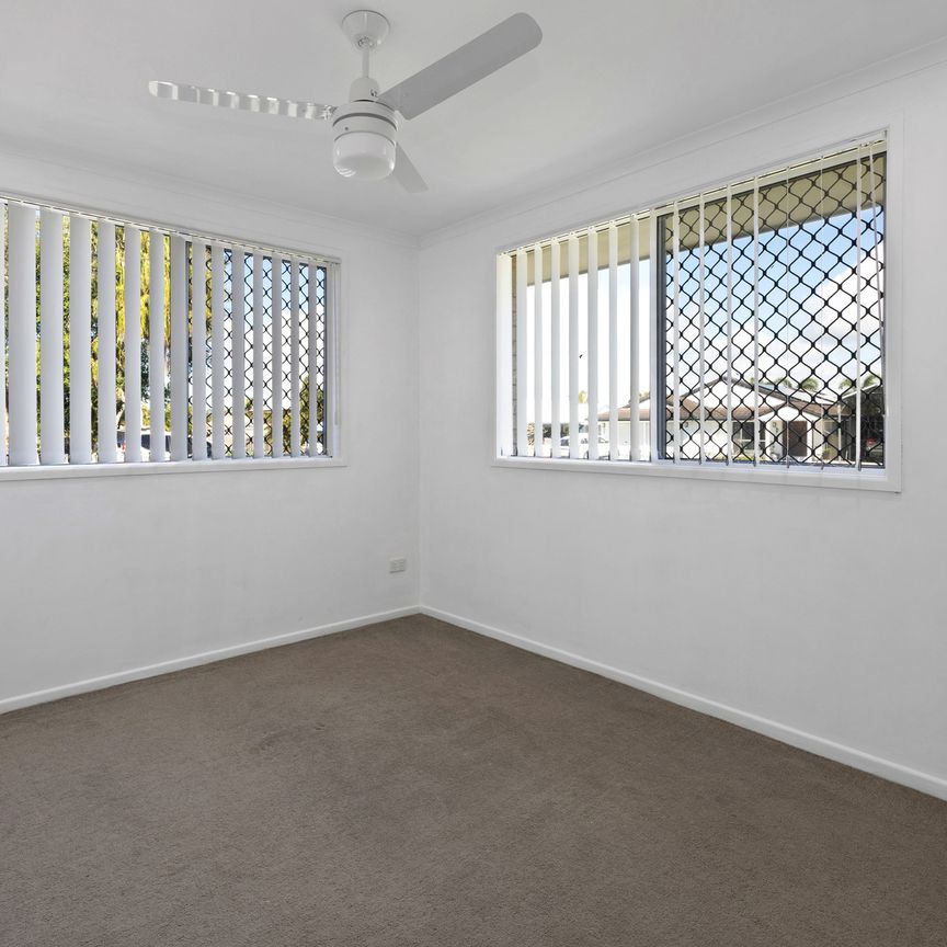 HOME WITH POOL, SHED & OUTDOOR AREA, 2 MINUTES WALK TO BEACH - Photo 1