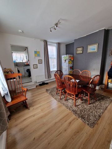 4 Bed End Terrace, Langdon Street, S11 - Photo 3