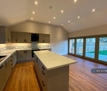 4 bedroom semi-detached house to rent - Photo 5