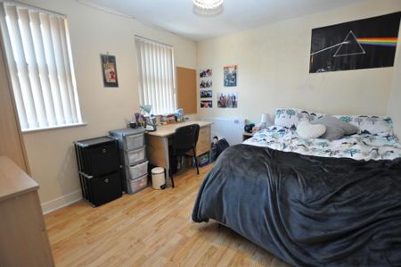 8 bedroom terraced house to rent - Photo 4